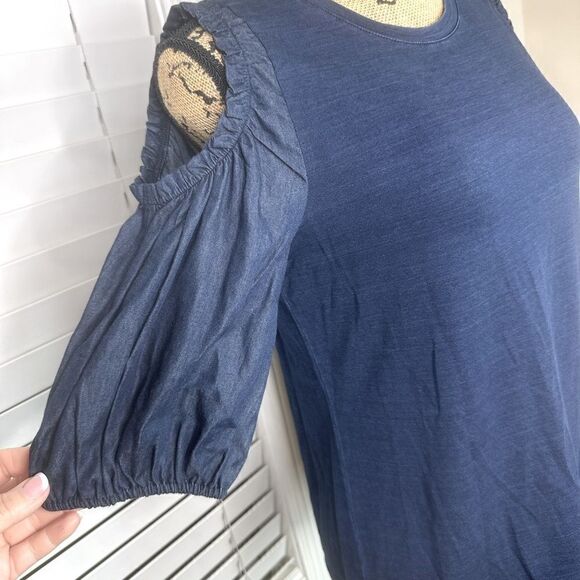 Chico’s SZ 0 Denim Cold shoulder tee - Picture 2 of 12
